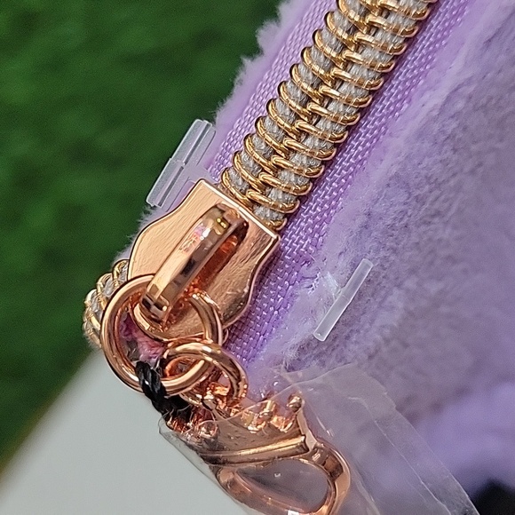 NWT JUICY COUTURE Travel Cosmetic Makeup Bag ,Wedge Pouch, Velour Lavender - Picture 8 of 17